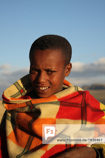 frontal  Gebirge  Nationalpark  Portrait  Berg  Junge - Person  Abend  Landschaft  Abenddämmerung  UNESCO-Welterbe  Semien  Afrika  Äthiopien  Highlands  Gebirgszug  Schafhirte