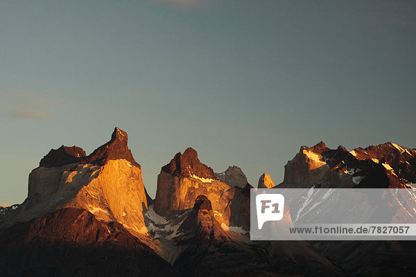 Gebirge  Berg  Landschaft  Natur  Torres del Paine Nationalpark  Chile  Cuernos del Paine  Gebirgszug  Patagonien  Südamerika