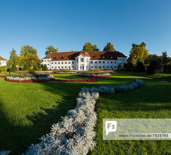 Europa Wohnhaus Garten Feld Herbst Wiese Bayern Deutschland Hofgarten Kempten