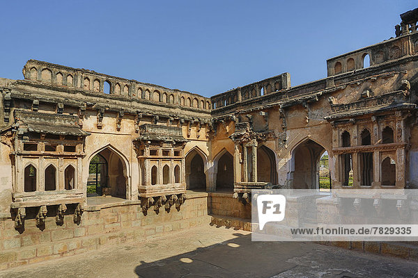 Reise  Architektur  Ruine  Monarchie  Palast  Schloß  Schlösser  Kultur  Tourismus  Hampi  UNESCO-Welterbe  Asien  Gehege  Indien  Karnataka  Vijayanagar