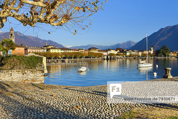 Europa Wohnhaus Gebäude Boot Lago Maggiore Ascona Schweiz