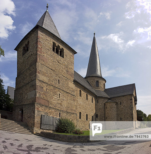 Die Michaelskirche  ältester Nachbau der Grabeskirche in Deutschland