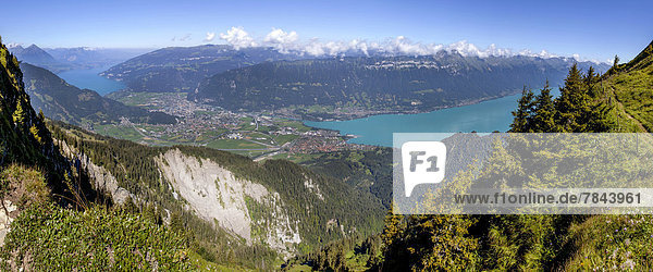 Sicht von der Schynige Platte auf dem Oberberghorn  unten Interlaken  Böningen  der Thuner See und der Brienzersee