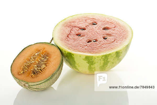 Wassermelone und Zuckermelone auf weißem Grund  Nahaufnahme