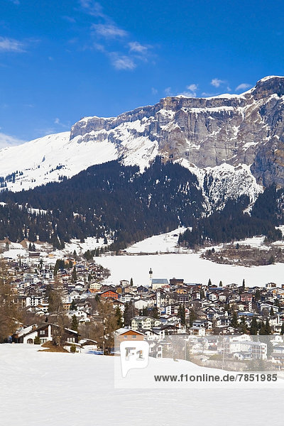 Schweiz  Ansicht der Chalethäuser im Winter