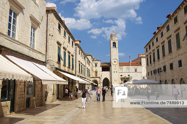 Placa  Stradum  Hauptstraße in Richtung Glockenturm  Dubrovnik  Kroatien  Europa