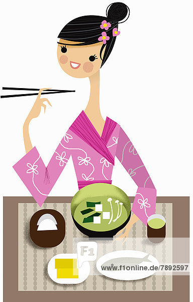 Frau in traditioneller Kleidung genießt japanisches Essen
