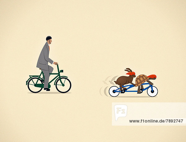 Geschäftsmann auf Fahrrad hinter Schildkröte und Hase auf einem Tandem