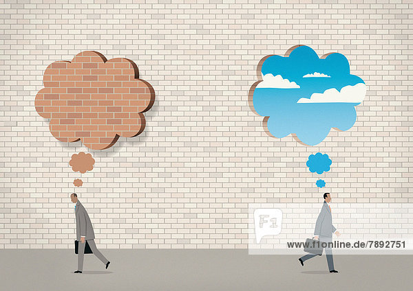 Geschäftsmänner mit Sprechblasen in Form eines Himmels und einer Ziegelsteinmauer