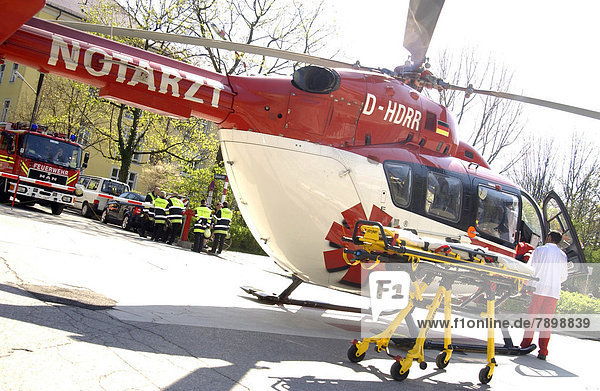 Hubschraubereinsatz mit Notarzt und Feuerwehr in der Innenstadt