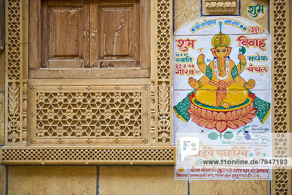 aufmachen Fenster Fassade Hausfassade Dekoration Gott Hinduismus Sandstein