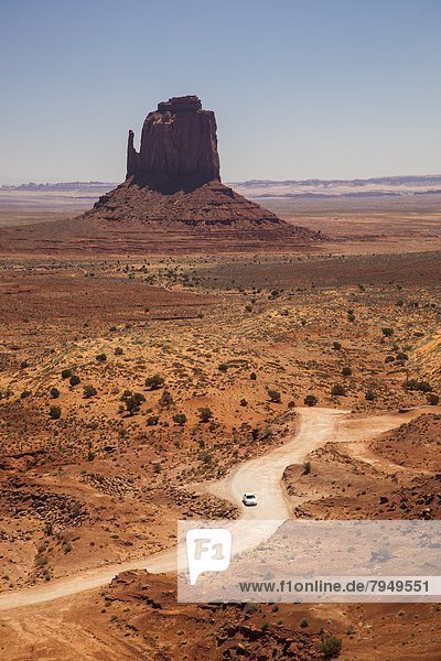 zwischen  inmitten  mitten  Landschaft  Wind  Fernverkehrsstraße  Wüste  Hintergrund  Felssäule  Weg