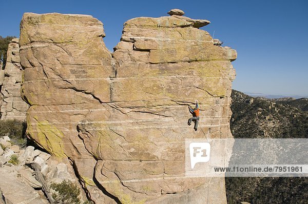 Felsbrocken  Mann  Bundesstraße  Arizona  Berg  klettern  Tucson