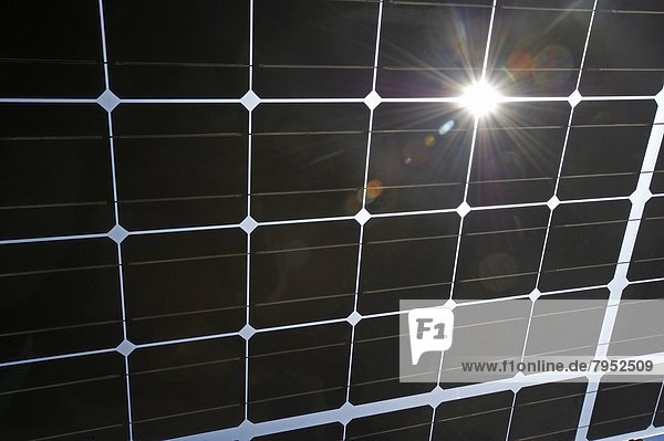 Energie  energiegeladen  Sonnenlicht  Sonnenkollektor  Sonnenenergie  Tisch