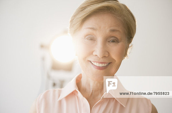 Portrait senior Frau lächelnd
