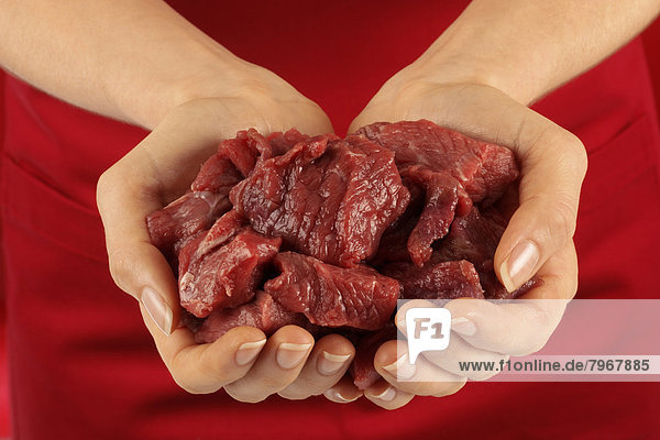 Frau halten Steak Rindfleisch Rind