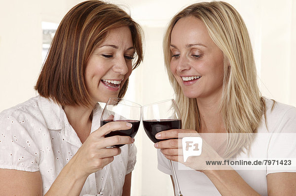 Frau Wein rot 2 trinken