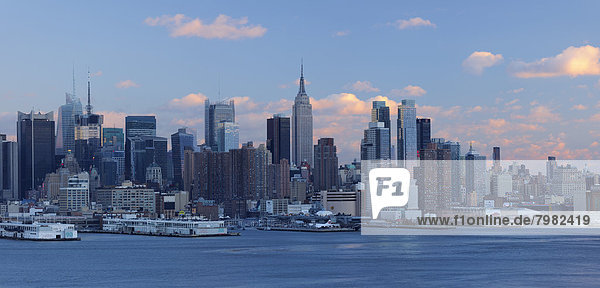 USA  New York State  New York City  Ansicht von Manhattan mit Hudson River