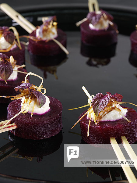 Rote Beete Bete Rübe Rüben Lauch knusprig Meerrettich Kanapee Sahne gebraten