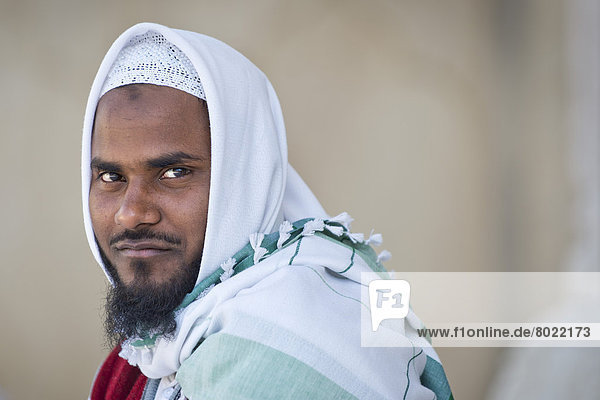 Muslimischer Mann mit Kopfbedeckung  Rotes Fort