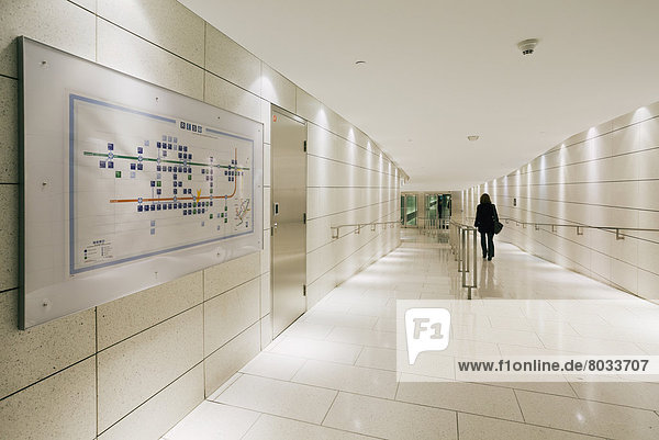 Korridor  Korridore  Flur  Flure  Anschnitt  Großstadt  Landkarte  Karte  Netzwerk  Unterführung