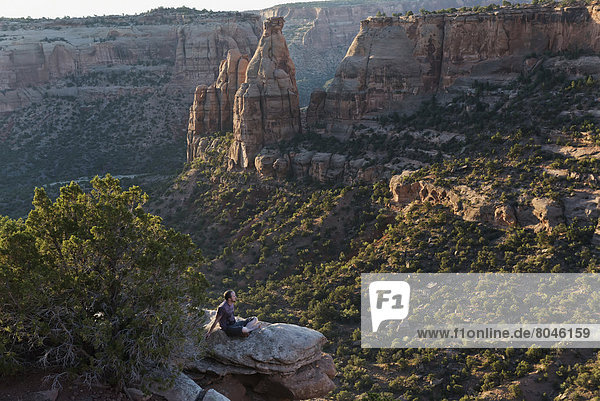 Vereinigte Staaten von Amerika  USA  Felsbrocken  Ehrfurcht  schlank  rot  Ansicht  Schlucht  Colorado  Sandstein