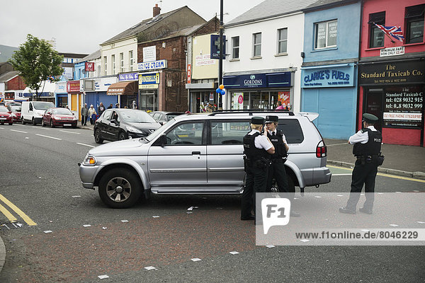Belfast  Hauptstadt  Großbritannien  Großstadt  Nordirland  Polizei  Straßensperre  Absperrung
