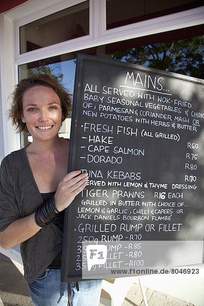 Südliches Afrika Südafrika zeigen Fisch Pisces Frau Restaurant Lifestyle Kameradschaft Schreibtafel Tafel Garden Route Speisekarte Karte Port Elizabeth
