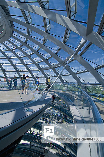 Kuppel  Berlin  Hauptstadt  Mensch  Menschen  Architekt  hoch  oben  innerhalb  Reichstag  Unterstützung  Kuppelgewölbe  Deutschland