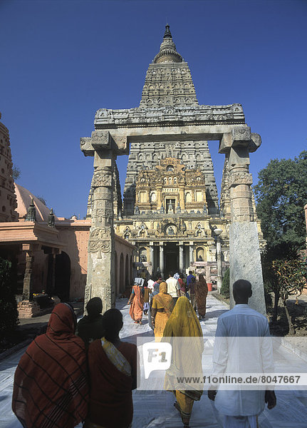 Pilgrims Walking Towards The Eastern Entrance Of The Mahabodhi Stupa  Bodh Gaya  Bihar  India.