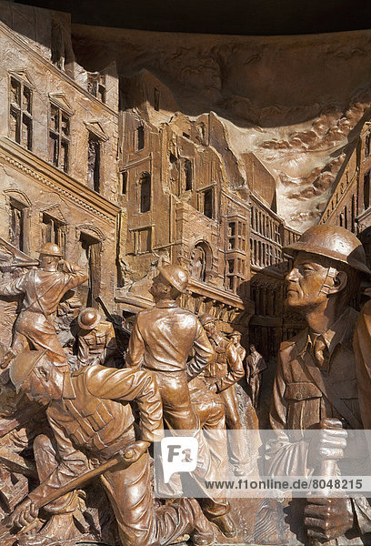 Detail der neuen Denkmal für Königin Elizabeth Die Königin Mutter Mall London England UK