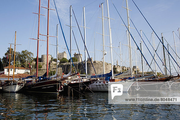 hoch oben Hafen Boot Menschenreihe Bucht Bodrum Türkei