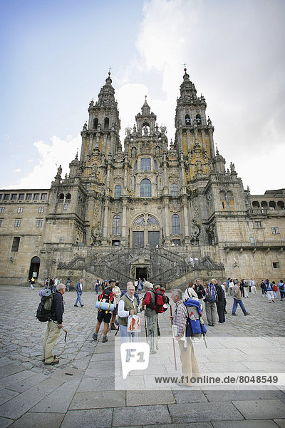 stehend  Kathedrale  frontal  Stadtplatz  Pilgerer  Galicien  Santiago de Compostela  Spanien