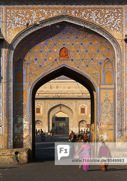 sehen  Großstadt  Palast  Schloß  Schlösser  Eingang  blättern  Indien  Jaipur  alt  Rajasthan