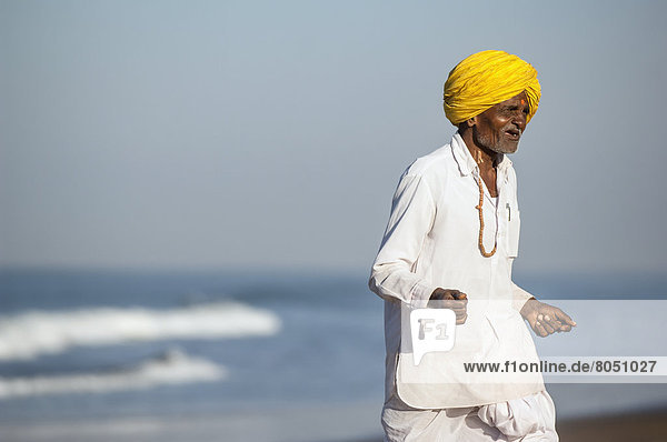 Mann  Strand  Indien  Karnataka  alt  Turban