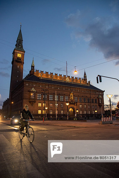 Halle  Großstadt  Dänemark  Quadrat  Quadrate  quadratisch  quadratisches  quadratischer  Kopenhagen  Hauptstadt  Ansicht  Abenddämmerung