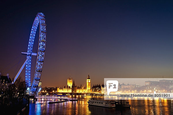 Ansichten von London Eye und Westminster in der Nacht  London  England  UK