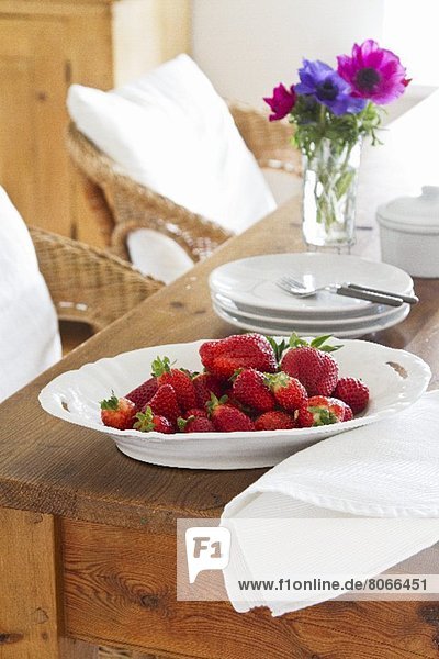 Holztisch Essgeschirr Frische weiß Retro Erdbeere Porzellan