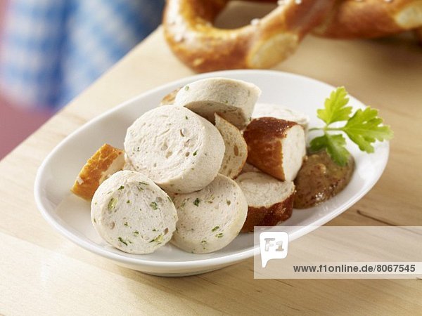 Brezel-Weisswurst-Salat mit süssem Senf