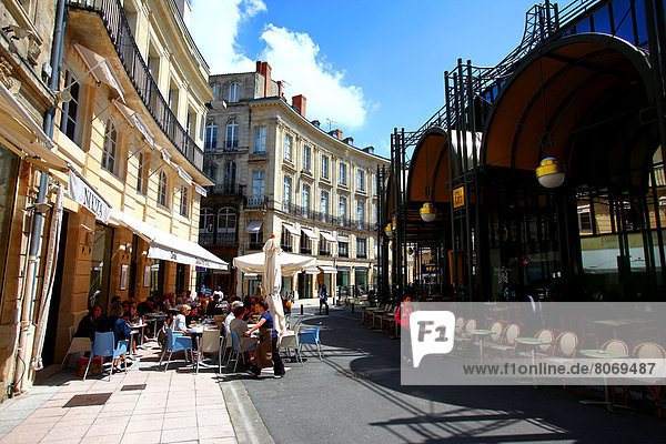 'Bordeaux (Gironde  Aquitaine  France) : cafe terraces  ''Place des Grands Hommes'' square'