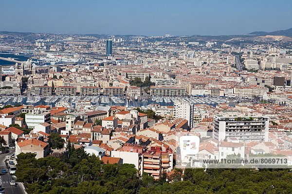 Wohngebäude Großstadt Jachthafen Ansicht Natürlichkeit Basilika Marseille