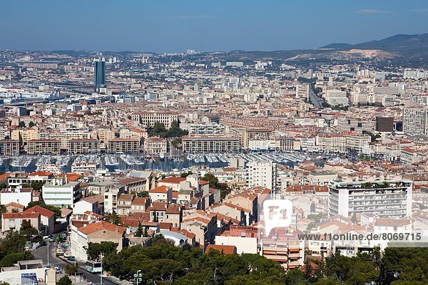 Berg Wohngebäude Großstadt Ansicht Natürlichkeit Basilika Marseille