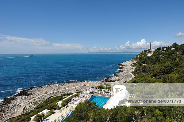 zwischen inmitten mitten sehen Küste Ehrfurcht Hotel Leuchtturm Bach Schatten Liege Liegen Liegestuhl Schwimmbad Freundlichkeit Meeresarm Monaco