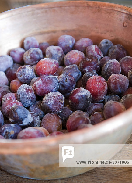 Fruits that wiil be used to make jam: Plums