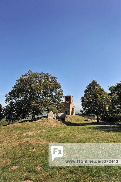 Feuerwehr  Ländliches Motiv  ländliche Motive  Baum  Landschaft  umgeben  Kapelle  Rhone