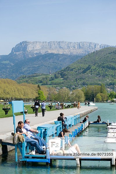 Shores of Lake Annecy in Annecy (74)