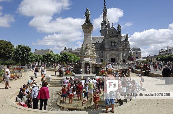 Grand Pardon at Sainte-Anne-d'Auray (56)  Breton form of pilgrimage and one of the most traditional demonstrations of popular Catholicism in Brittany. Faithful on the square