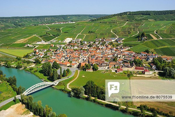über  Brücke  Fluss  Dorf  Ansicht  Luftbild  Fernsehantenne  Marne