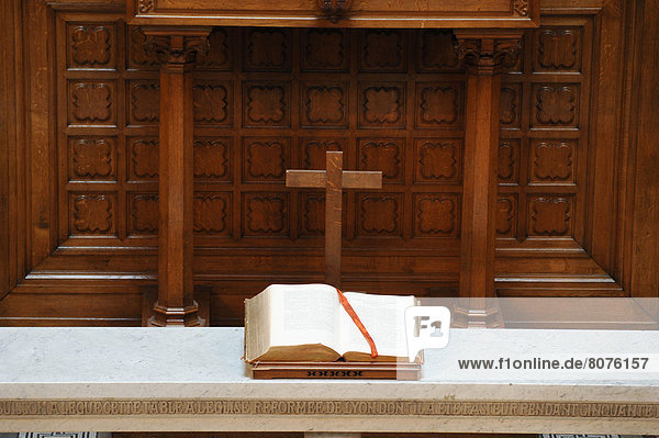 offen  Tisch  Bibel  Kommunion  Lyon