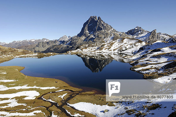 'Bearn (former province of France)  mountain called ''Pic du Midi d'Ossau'' (Lake Ayous  Lake Gentau) in the Pyrenees-Atlantiques department (64)'